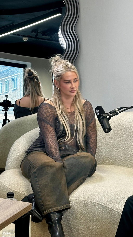 Sophie Snazz, out now 💥

Sophie went from a career in teaching to professionally roasting men on Call of Duty. This week on the pod, she’s breaking down the highs, the dark sides, and what it really takes to became a successful streamer in a male-dominated field. Don’t miss it!