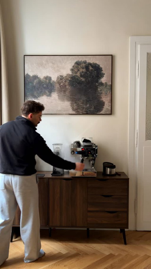 👀
•
•
•
•
#homebarista #coffee #lamarzocco #interiordesign #latteart