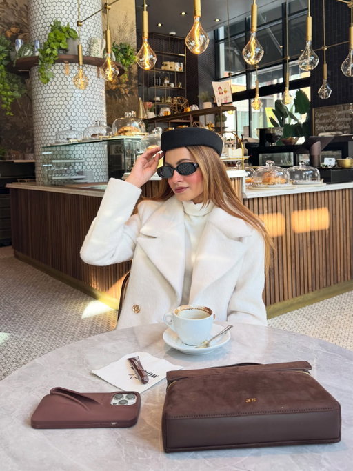 Cappuccinos in winter hits different ☕️🍫 

@moretti_toronto @moretti_caffe 

#fyp #darkaesthetics #torontocafe #lifestyleblogger #parisianvibes
