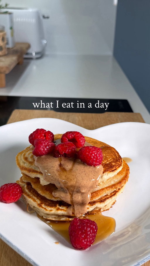 what I eat in a day 🥞🍒
- breakfast: almond & raspberry pancakes 
- lunch: sweet potato & tofu nourish bowl 
- afternoon matcha pick me up 
- dinner: creamy basil orzo 

#whatieatinaday #fulldayofeating #healthyfood #vegan #wellness
