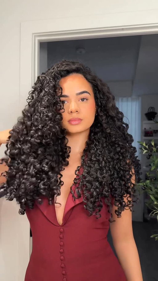 Day 3 curly hair refresh ➰

Loved using the @amika soulstruck dry hair mask + Pattern beauty hair steamer to bring these curls back to LIFE @sephoracanada 

#curlyhairroutine #amikapartner #naturalhair