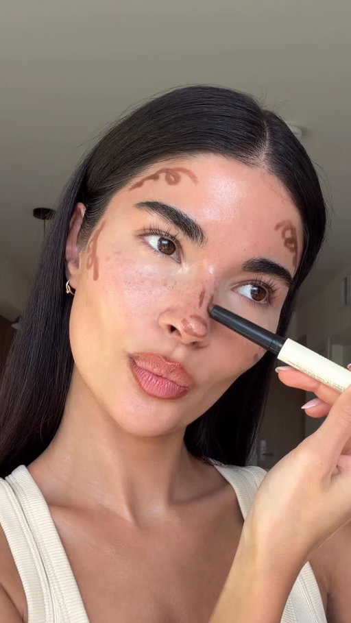 blushy and glowy 

@chanel.beauty les beiges water tint “medium” 
@fentybeauty hydrating concealer “225N”
@westmanatelier liquid blush “peau de petal” 
@westmanatelier setting powder “creme” 
@victoriabeckhambeauty contiur pen “sandstone” 
@summerfridays lip stain “mocha”