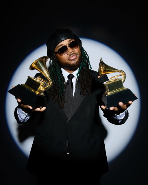 A GRAMMY for both hands. The vibes don't lie!

Leon Thomas won the 2026 Best R&B Album and Best Traditional R&B Performance GRAMMYS.

📷 @rankinarchive