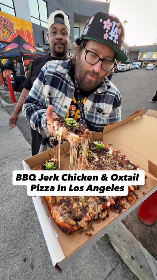 Whenever @modderskitchen does a pop up, you gotta pull up! 😮‍💨 This was a ONE-DAY only bbq jerk chicken and oxtail pizza pop-up they did with @escospizzala in Mid-City and it was a fire collab by two brands that know how to get down with absolutely delicious Jamaican cuisine and some fire New York pizza! Would you try this pizza?! Like, comment or share this with a friend who should take you next time! ✌️😎🔥 #midcity #losangeles #food #foodie #pizza

📲 @modderskitchen @escospizzala 
📍 4972 W. Pico Blvd.

Order
- Half BBQ Jerk Chicken, Half Oxtail Square Pizza (Modder’s x Esco’s Collab)