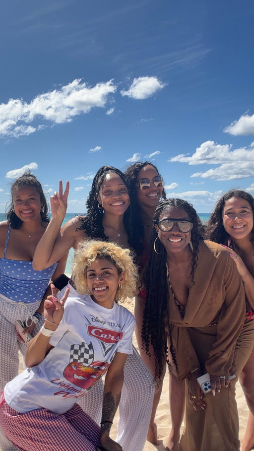 You take mine, I’ll take yours 😂

It’s so refreshing when you around moms that just get it 🫶🏾 

It’s Black History Month and the way these Black Mom Content Creators on @disneycruiseline are helping each other out and just being a mom says a lot. We were felt safe 🤎

#disneycruiseline #disneyparks #hostedbydisney