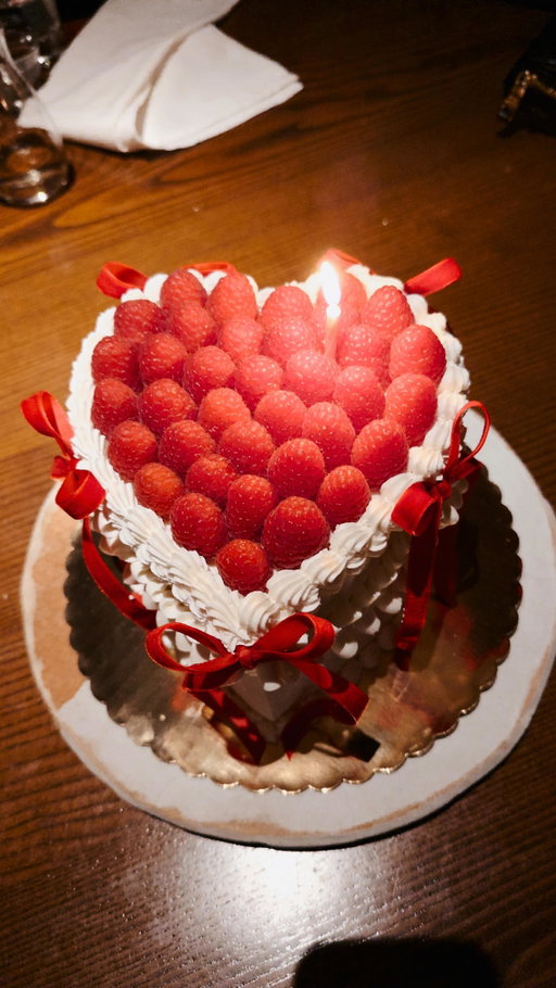HOW TO ENTER 🍰
1️⃣ Follow @em_ellison & @cakesbycapo 🎂
2️⃣ Tag someone you’d share cake with for Galentine’s, Valentine’s, or any special celebration this month 💕
(1 comment = 1 entry)

✨ Winner announced 2/8 — good luck!