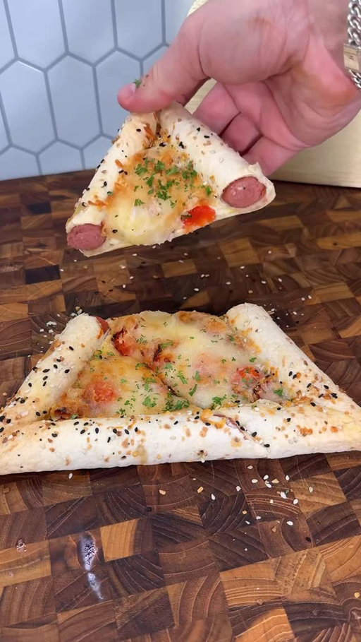 Easy breakfast pizza 🍕 #satisfying #recipe #cooking