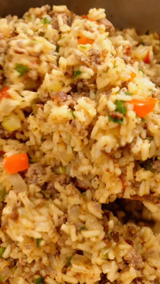 In honor of Black History month, let’s make some Louisiana Creole Dirty Rice. A dish full of history and flavor.

✨ Would you give this a try?

✨ This recipe can be found in my cookbook on my website in my bio.

#risascuisine #dirtyrice #neworleans