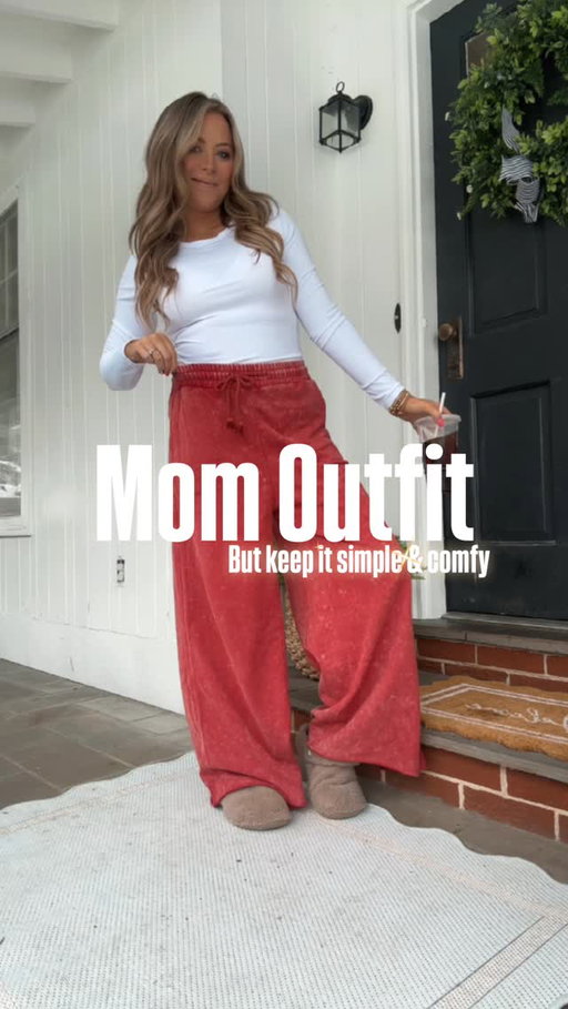 My kind of outfit!! Just say COMFY and I’ll send this over to you!! I have these sweatpants in green too and loveee them!

#amazonfashion #everydaystyle #momfashion #momswithstyle #momstyle