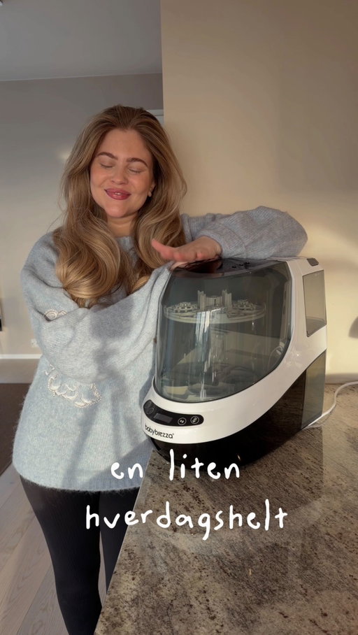 Annonse - @babybrezza_scandinavia 🤍
La meg presentere dere for en liten hverdagshelt, nemlig BabyBrezza Bottle Washer Pro som er genial til å vaske, sterilisere og tørke flaskedeler og smokker! Og helt uten kjemikalier siden den bruker damp 🤍 Så slipper man å styre med koking, og man sparer så mye tid! Så glad for å kunne dele en rabattkode med dere også, ANETTE20 gir 20% på hele hjemmesiden!