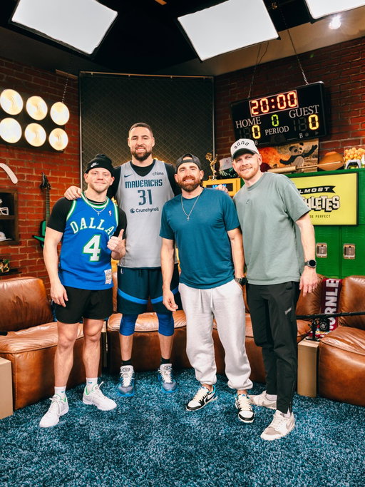 Certainly never considered the basketball team I grew up watching as kid would ever want to host a practice at our office one day. Awesome day hanging with the @dallasmavs and special shout out to @klaythompson for sticking around and jumping on the pod with us