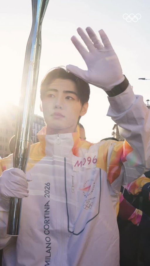 We’re literally mesmerized! 🤩

ENHYPEN’s SUNGHOON arrived in Milan and handled being a @MilanoCortina2026 torchbearer with his usual grace and charm.

#Olympics #올림픽 #ENHYPEN #엔하이픈 #SUNGHOON