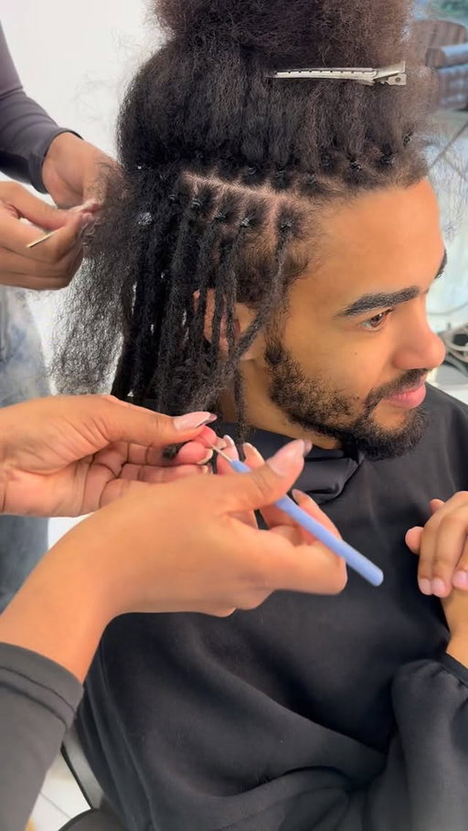 Part 1
Dreads loading….

#fyp#goviral#switzerland#germany🇩🇪 #england🇬🇧