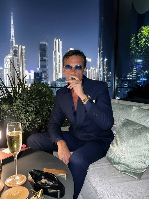 Chilling @otaa

#italiandesigner #sartorial #elegance #worldwide #luxury