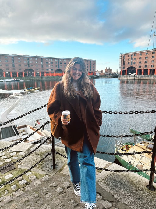 Brighter skies 🌦️ Tiptoeing through a slower, softer start to February, I’ve been doing absolutely nothing of note (mainly just diving head first into the final round of Disenchanted edits, eeek 🌹✨) So I don’t have much to show you, other than my very big new coat 🐻