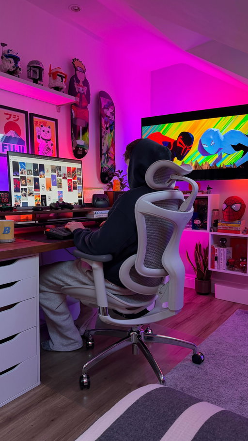 upgraded my workspace thanks to @sihoo__official 

☑️ use code: Billy for 6% off your purchase 

my room does not have much space for standing so having the ultimate chair for gaming, working or watching Spider-man, I need a chair that has my back 🙌

the Doro C300 ergonomic chair keeps me cool, comfy and collected 👨🏼‍💻

features include adjustable arms, head and seat height with lumbar support, breathe-able mesh fabric and tilt mechanism 😮‍💨

https://uk.sihoooffice.com/cdzbmiil?utm_source=instagram

#sihoo #sihoodoroc300 #ergonomicchair #homedeco #homeoffice