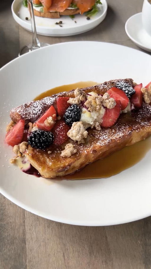Brunch menu refresh ✨
New flavors. Big cravings.
Now serving:
• Caramelized Hawaiian Bread French Toast
• Candied Bacon BLT
• Applewood Smoked Bacon Pizza