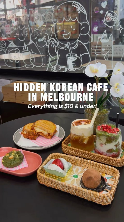 Hidden Korean café located inside Don Arcade, steps from Glenferrie Station & Swinburne Uni ☕️
EVERYTHING is $10 & under!! Coffee starts from just $4 🤯

What we ordered: 
🍫 Dubai chewy cookie ($6)
🍓 Strawberry mochi ($6)
🍪 Matcha macadamia cookie ($5.5)
☕️ Batchy’s yuzu mont blanc ($8)
🍵 Iced strawberry matcha ($7.5)
🥪 Kimchi tuna melt toastie ($10)

Overall, we had a great experience here. Everything was yum, the owners were really friendly, and the place was cozy. Definitely a must visit when you’re in Hawthorn! 🤍

💌 invited

#BatchyHawthorn #MelbourneCafe #Swinburne  #MelbourneEats #HawthornCafe