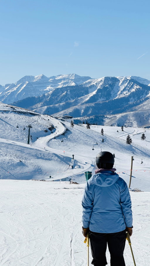 I finally got to ski Utah & I’m sharing my dream itinerary below!!!👇#ad

Where we stayed🏠
The Inn @sundanceresort for the best views, ski-in/ski-out, & amazing food!

Where we skied⛷️ 
@sundanceresort for the most insane views skiing right under Mount Timpanogos!
@deervalleyresort for the most terrain for all levels and stunning views of the Wasatch! 
@snowbird for the most challenging and fun terrain! 

Other activities❄️
Nordic skiing or snowshoeing at the @sundanceresort Nordic Center
Snowmobile tour with @wasatchexcursions 
Nordic sauna experience with @wasatchmountainsauna 

Where we ate🍴
The Foundry Grill @sundanceresort - dirty fries + brussel sprouts!!!
Bearclaw Cabin @sundanceresort - the best nachos & with an insane view!
The Tree Room @sundanceresort - everything was amazing but the scallops stole the show!
Silver Lake Lodge @deervalleyresort - highly recommend the pho to warm up!!
@midway_mercantile - the vibiest spot & amazing food!
The Nest @snowbird - butter chicken was 10/10

Thanks @skiutah for the best trip, can’t wait to come back :) #skiutah