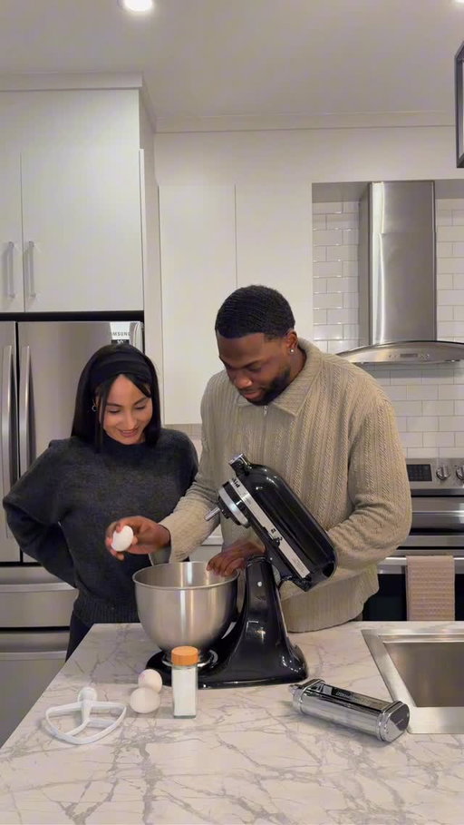 Pasta Date night 🍝

Pour moi l’hiver, c’est aussi le moment parfait pour créer des dates à la maison. Et ça faisait longtemps que je voulais ce kit KitchenAid pour faire des pâtes, que j’ai trouvé chez 
M @canadiantirefr .❤️

Avant de magasiner, je regarde mes offres personnalisées sur l’app @trianglerewards pour gagner encore plus d’Argent CT. 

Trop hâte d’essayer d’autres recettes, buon appetito ! ✨

Des conditions s’appliquent à la collecte et à l’échange. Consultez triangle.com pour connaître toutes les règles du programme.

#pub