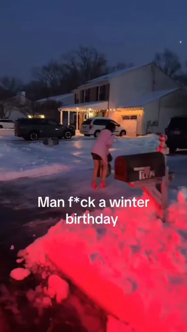 Walking on ice, drunk and in heels should be added to the Winter Olympics 

(Kjane2005/tt)