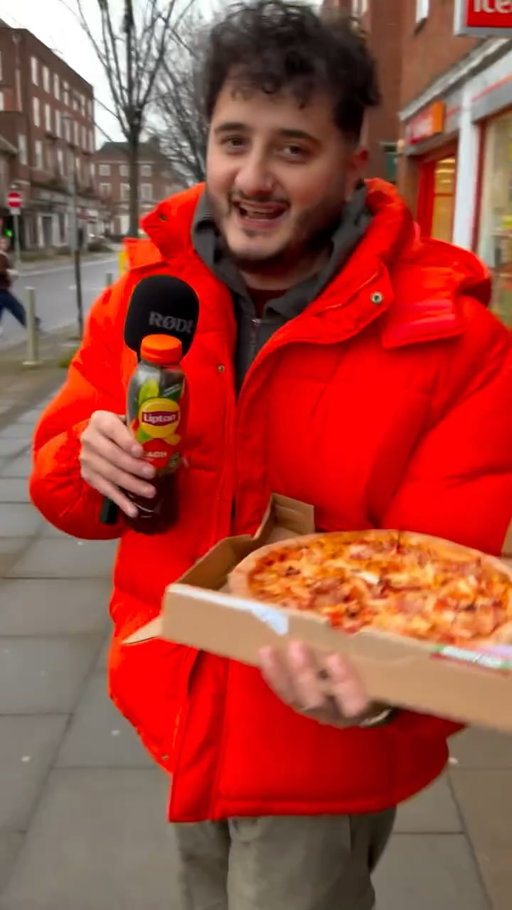 #AD I’ve been busy doing my good deeds for 2026, stopping people outside the gym who are clearly in need of a little pick-me-up! We’ve been offering a @papajohnsuk and @liptonicetea meal deal… in return for completing a cheeky challenge, because we all still need that post-workout treat 👅 It’s all about balance 😉 Get a medium pizza, side and a peach Lipton ice tea meal deal now! #mealdeal