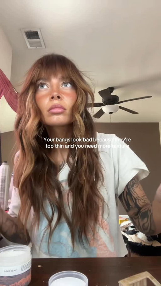 “My bangs don’t bang like yours” “Why don’t my bangs look like that?” Well my bangs are pretty thick and they have A LOT of product in them. Also they are A LOT of work. I have to style them almost every day. I think they are worth it though🖤 

#bangs #fringebangs #fringecut
