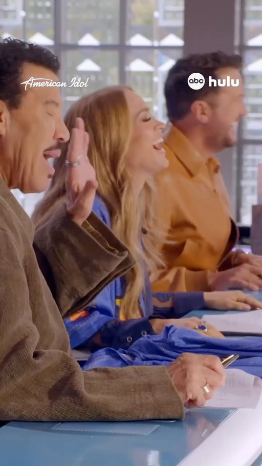 Abs-olutely thrilled about a new #americanidol MONDAY! 🤩