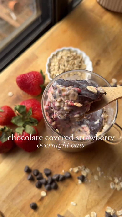 Valentine’s Day is coming up and what better way to start each day than with chocolate covered strawberry oats?! I used @califiafarms’s new Organic Soymilk in these oats. Made with only 3 simple ingredients, no gums or oils, and it has the best mild taste. The perfect addition to your morning breakfast! #CalifiaPartner 

Ingredients (for 1 serving):
•1/2 cup rolled oats 
•3/4 cup @califiafarms Organic Soymilk 
•1/3 cup freeze dried strawberries
•1 tbsp chocolate cups 
•1 tbsp chia seeds 
•1 scoop plant-based protein powder of choice

Chocolate topping: 
1 tbsp chocolate chips + 1 tsp coconut oil 

Instructions: 
Combine all of the oat ingredients in a jar and refrigerate overnight. Before serving, melt the chocolate + coconut oil in a small microwave safe bowl. Pour over the cooled oats and place back in the fridge for 5-10 minutes, until it hardens just a bit. Then you have a crunchy piece of chocolate in every bite! 

#chocolatecoveredstrawberries #easybreakfast #mealprep #valentines
