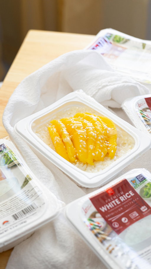 Single-serve 5-minute mango “sticky rice” ❤️ #ad

I was craving something sweet, so I made a quick dessert *inspired* by Thai mango sticky rice! It was soooo easy and quick to make, thanks to @irisusa’s microwavable instant rice, which cooks in just 1 minute and 20 seconds~ 

Once you have your freshly cooked rice, just mix in coconut milk and sweetened condensed milk. Top with sliced mangos, sesame seeds, and enjoy! It definitely satisfied my craving and I cannot wait to make it again!

Comment “LINK” to buy their rice! 
 
#BitesByBianca #IRIS #NYCCreator

https://www.amazon.com/dp/B0CN9QRPKD?maas=maas_adg_665E178281807523D6EF171940183558_afap_abs&ref_=aa_maas&tag=maas&th=1