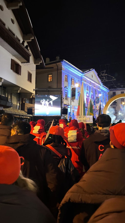 As always…knows exactly what to do when the camera is on me…panic and shimmy 🙃😃👍
.
.
First opening ceremonies experience, and if did not disappoint! 🇨🇦
.
#milanocortina2026 #winterolympics #openingceremonies #teamcanada