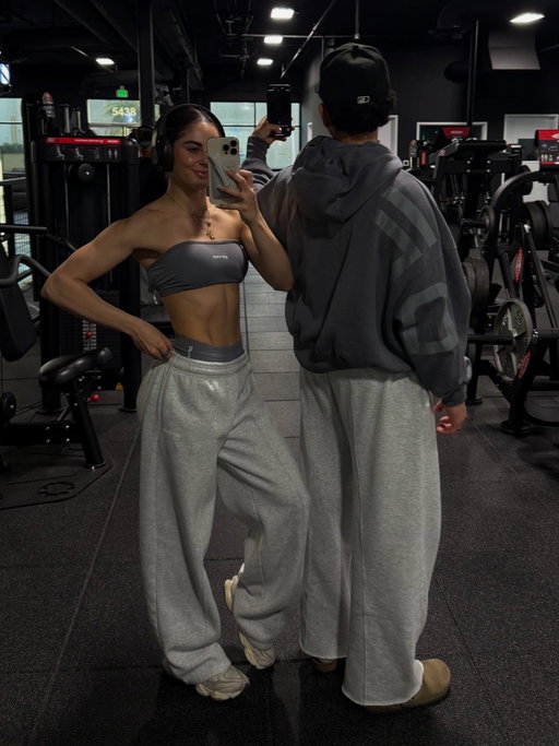 changing the game 🩶

@dfyne.official code BREE + FOX

#gym #gymcouple #couplegoals #matchingoutfit #matchingoutfits #dfyne #explore #couples #gymedit #couplesgoal