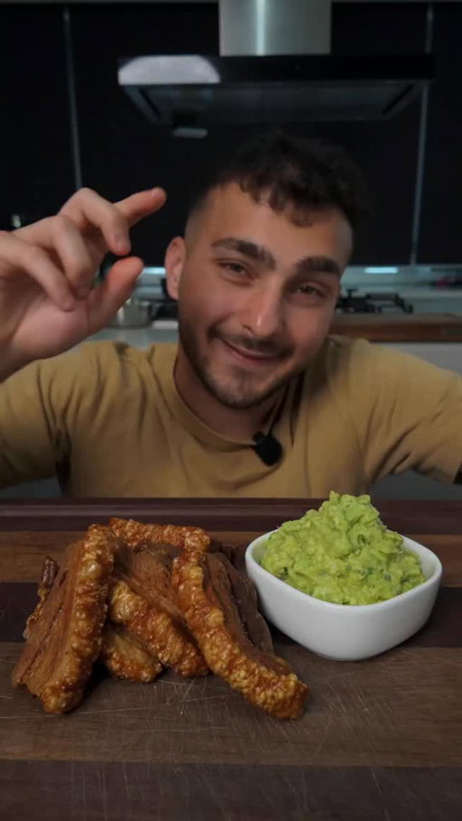 Chicharron with Guac 🥑 

#food #trythis #crispypork #delicious #cooking