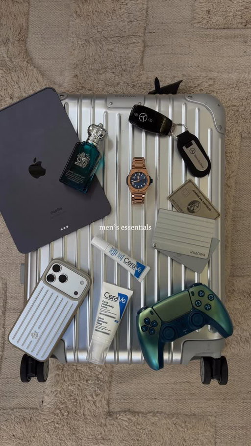 Some essentials I can’t live without… 😎🚀
#mensessentials #whatsinmybag #travelessentials #mensskincare #classymen