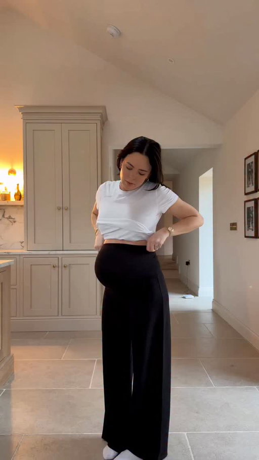 Get ready with me 35 weeks pregnant and very much out of breath at pretty much anything lol 🤎

comment SHOP for links https://liketk.it/5RwyO 

#grwm #pregnancy outfit
