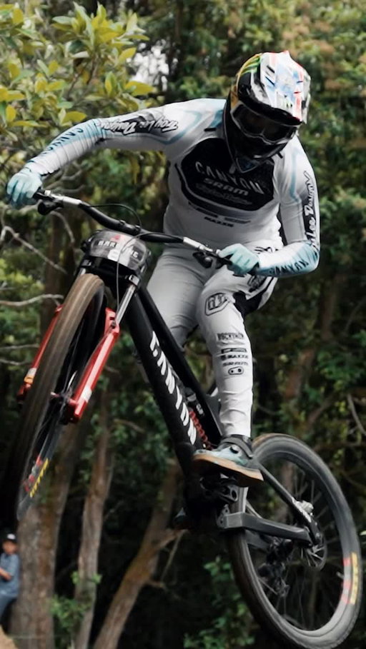 😮‍💨 

@luca_shaw is ready to pilot his Sender down one of the most notorious race tracks in the World tomorrow…

#MyCanyon #Hardline #MTB