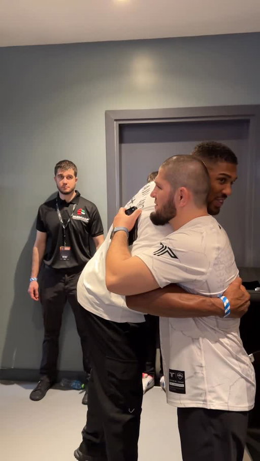 ANTHONY JOSHUA 🤝 TEAM KHABIB

Heavyweight boxing royalty in the building as Anthony Joshua greets Usman Nurmagomedov and team at the Coca-Cola Arena!

#RoadToDubai | LIVE NOW | 📺Streaming on the ESPN App: pfl.info/espnapp