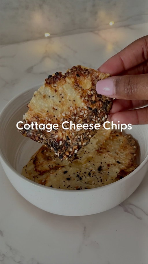 These 2-ingredient cottage cheese chips are simple, crispy, and the perfect high-protein snack. ✨

Directions:
1. Place small spoonfuls of low fat cottage cheese on a piece of parchment paper
2. Flatten it out with a spoon to a thin circle
3. Sprinkle everything but the bagel seasoning on top
4. Bake at 350 degrees fahrenheit for 25 minutes – some ovens may need longer
5. Let it cool and enjoy!

#Recipes #Food #CottageCheese #HighProtein #HealthySnacks