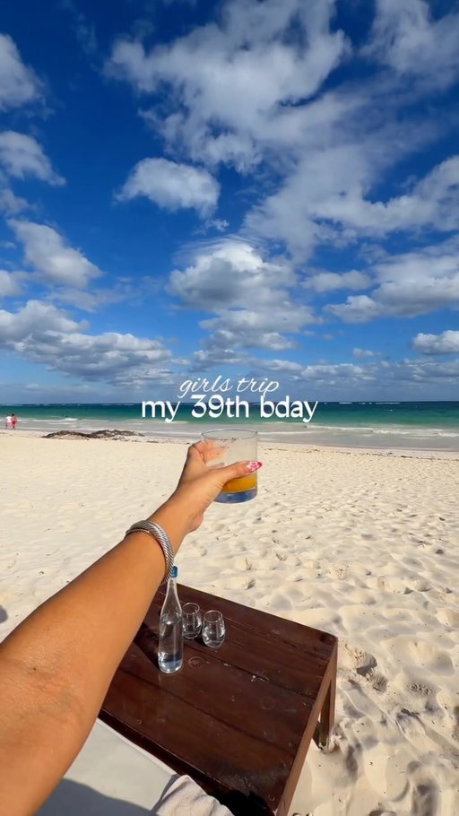 Tag a friend that need a girls trip🇲🇽💃🏻🌊
.
.
.
.
.
#latina #girlstrip #tulum #travelcreator #dallasinfluencer
