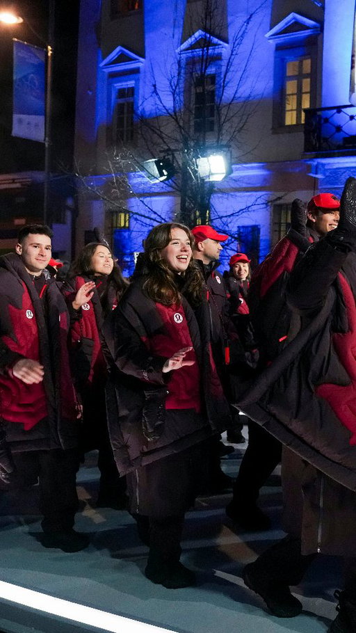 Sharing a moment with the people who sacrificed everything for me to have this opportunity. Its hard to put into words how much this meant to me❤️

#olympics #openingceremony #milanocortina2026 #cortina #teamcanada