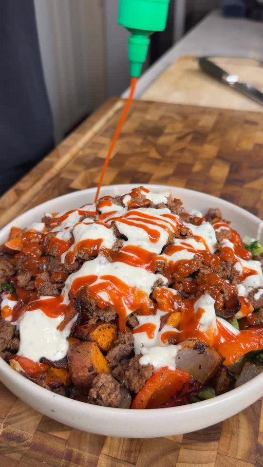 SAVE THIS ‼️ High Protein Sweet Potato Powerbowl 🤯 (recipe 👇🏽)

I’ve partnered up with @hungryroot to show you that eating healthier can be really easy!  The food was delivered to my doorstep. 

Use code: KARIMCOOKS for 40% off your first Hungry Root order as well as a FREE gift. This is the best offer they have! #Hungryrootpartner #hungryroot 

Macros per serving with 1 cup salad per serving (x2): approx 782 calories |46g P | 30g C | 54.5g F

For the veggies:
1 medium sweet potato, cubed 🍠 
1 red onion, cubed 🧅 
1 bell Pepper, cubed 🫑 
Honey herb seasoning pack 
Avocado oil spray for cooking 

Air fry at 400°F for 20 mins shake half way

For the beef:
Avocado oil spray
85% lean grass fed ground beef 🥩 
Taco seasoning packet
1/4 cup water, to deglaze pan 💦 

Sear beef on high heat for 2-3 mins per side, add taco seasoning, cook for 2-3 more mins then deglaze the pan with some water and cook for 2 more mins until meat is fully cooked

To serve:
Honey citrus salad 2 cups 🥗 
Sweet potato and veggies 
Ground beef 🥩 

Enjoy 😍
.
.
.
.
#icekarim #healthyrecipes #easyrecipes #mealprep #quickrecipes