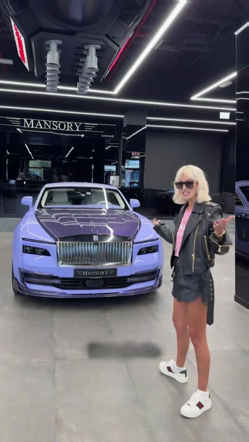 Here is my brand new fully custom 1 of 1 Mansory Rolls Royce Equista!! It took @mansory 7 months to perfect this beauty! What do you think? ❤️🤩

@mansory.middle.east @mansory.kour0sh

#mansory #rollsroyce #sbxcars