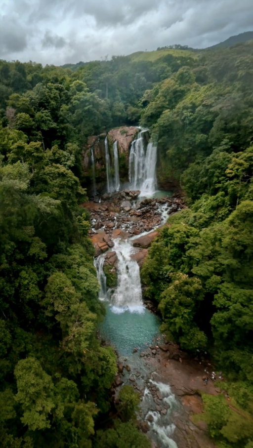 Flying through one of Costa Rica’s hidden gems… 🌴

 

#costarica #travelcostarica #waterfall #visitcostarica #drone
