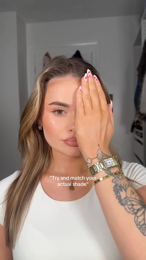 Pale vs tanned 🤭
•
Video ib @blendbyhan 
•
@narsissist concealer @maybelline primer @elfcosmeticsuk halo glow,cream bronzer @hudabeauty cream blush @kosas powder 
•
#mua #makeup #undiscoveredmuas #uk #featureme