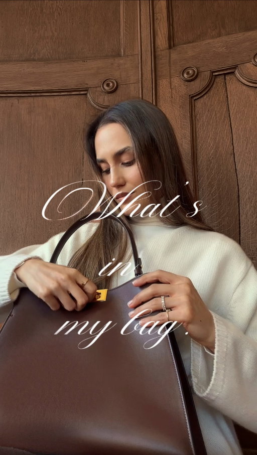 🤎📖☕️ a what’s in my @fendi bag
