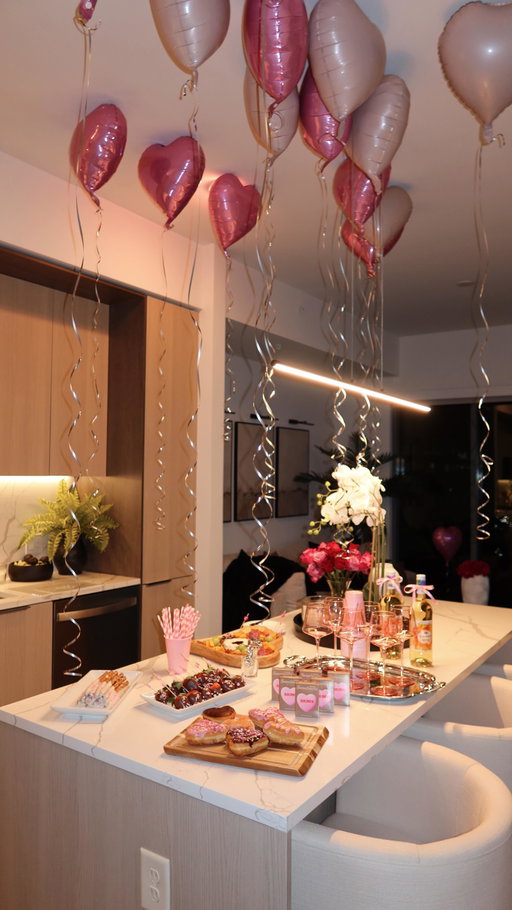 i loveee galentines sooo much 🎀🤍🌷🥂🍓☺️💌

#galentinesday #pink #girl #party