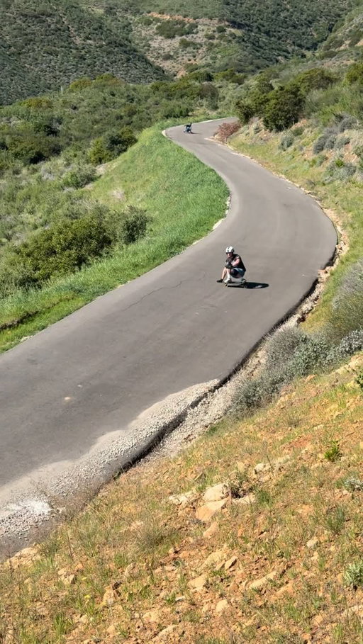 Enjoying the summer days in Santa Barbara

Its not at all summer, but it sure feels like it. Concerningly nice weather for February, but we can’t complain. @wheelroller following me down the hairpin stack. 

@madridskateboards @seismicskate @becker_grip_soles @lockskate_