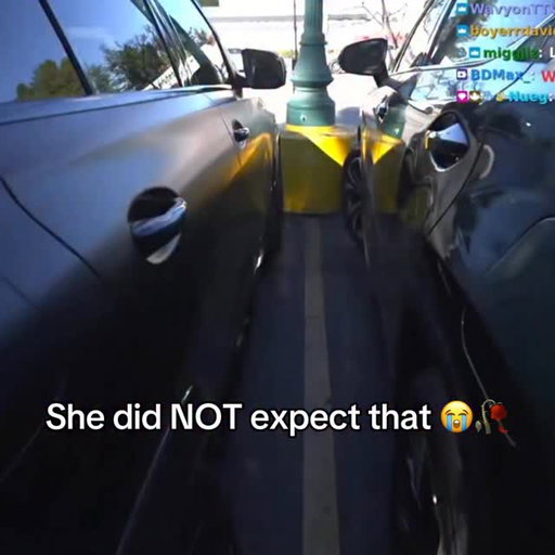 She did not expect that 😭🥀
Twitch - StableRonaldo
#stableronaldo