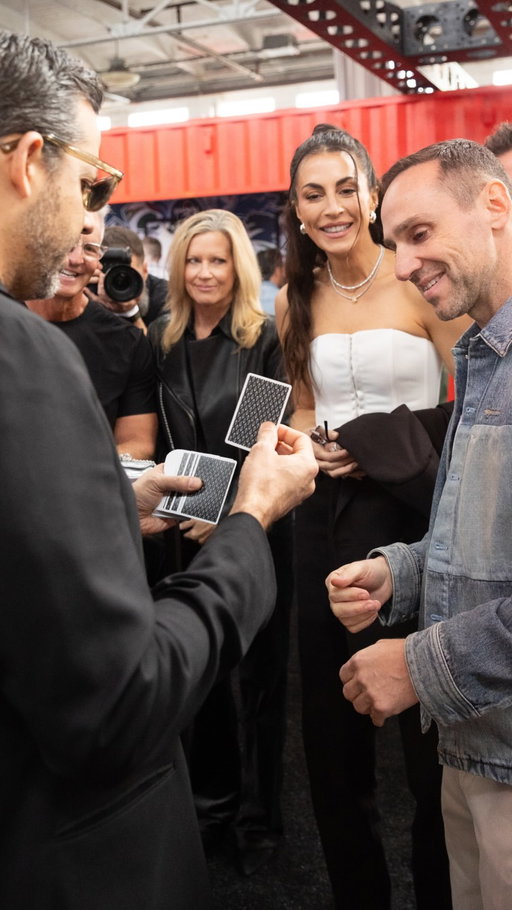 We surprised last night’s attendees with @davidblaine magic tricks & limited edition Fanatics Casino playing cards…reactions did *not* disappoint 🤯