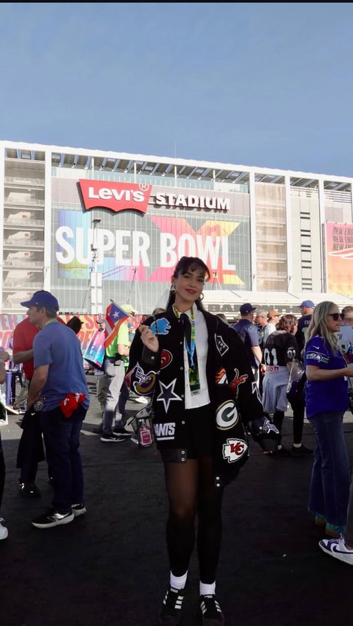 So sweet of everyone to come support🥹❤️ @stubhub 

#badbunny #nfl #football #superbowl